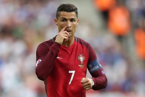 2026世界杯-Uzi与湖人的命运交汇，英雄迟暮与新生的时代更迭